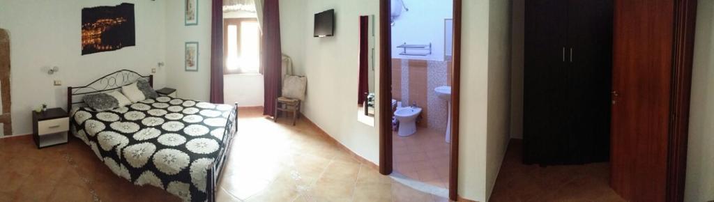 Ada'S Guest House Bosa Bagian luar foto