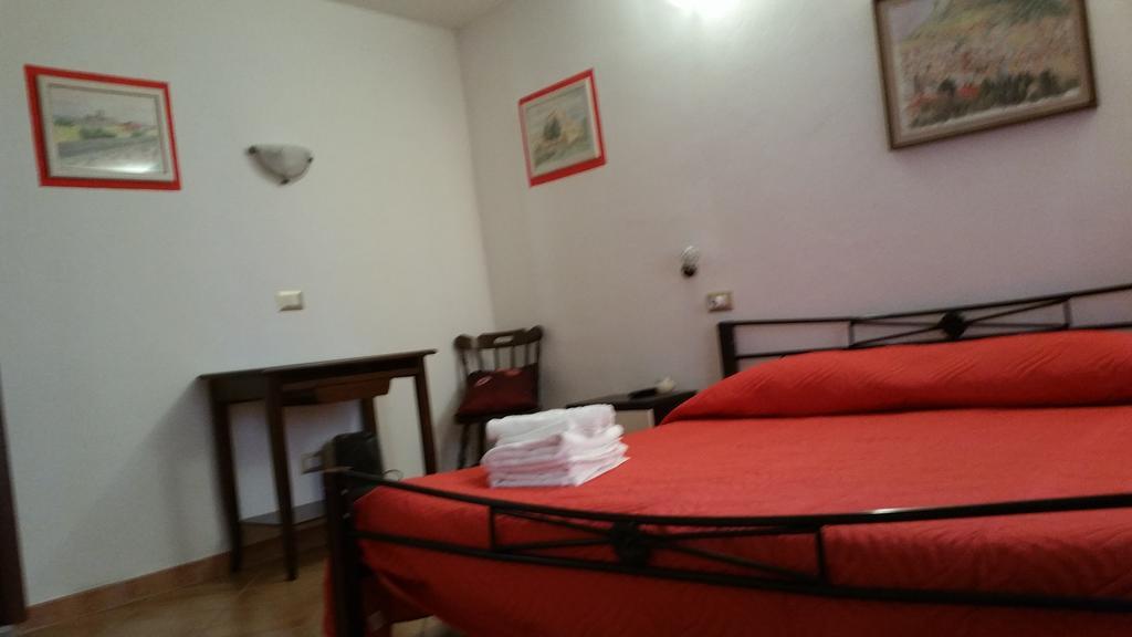 Ada'S Guest House Bosa Bagian luar foto