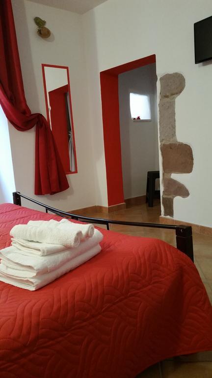 Ada'S Guest House Bosa Bagian luar foto