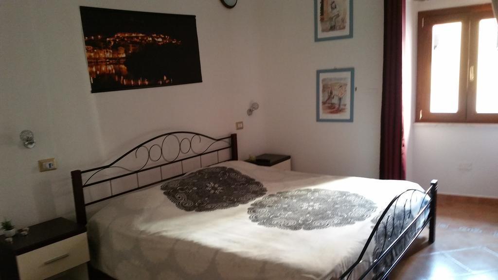 Ada'S Guest House Bosa Bagian luar foto