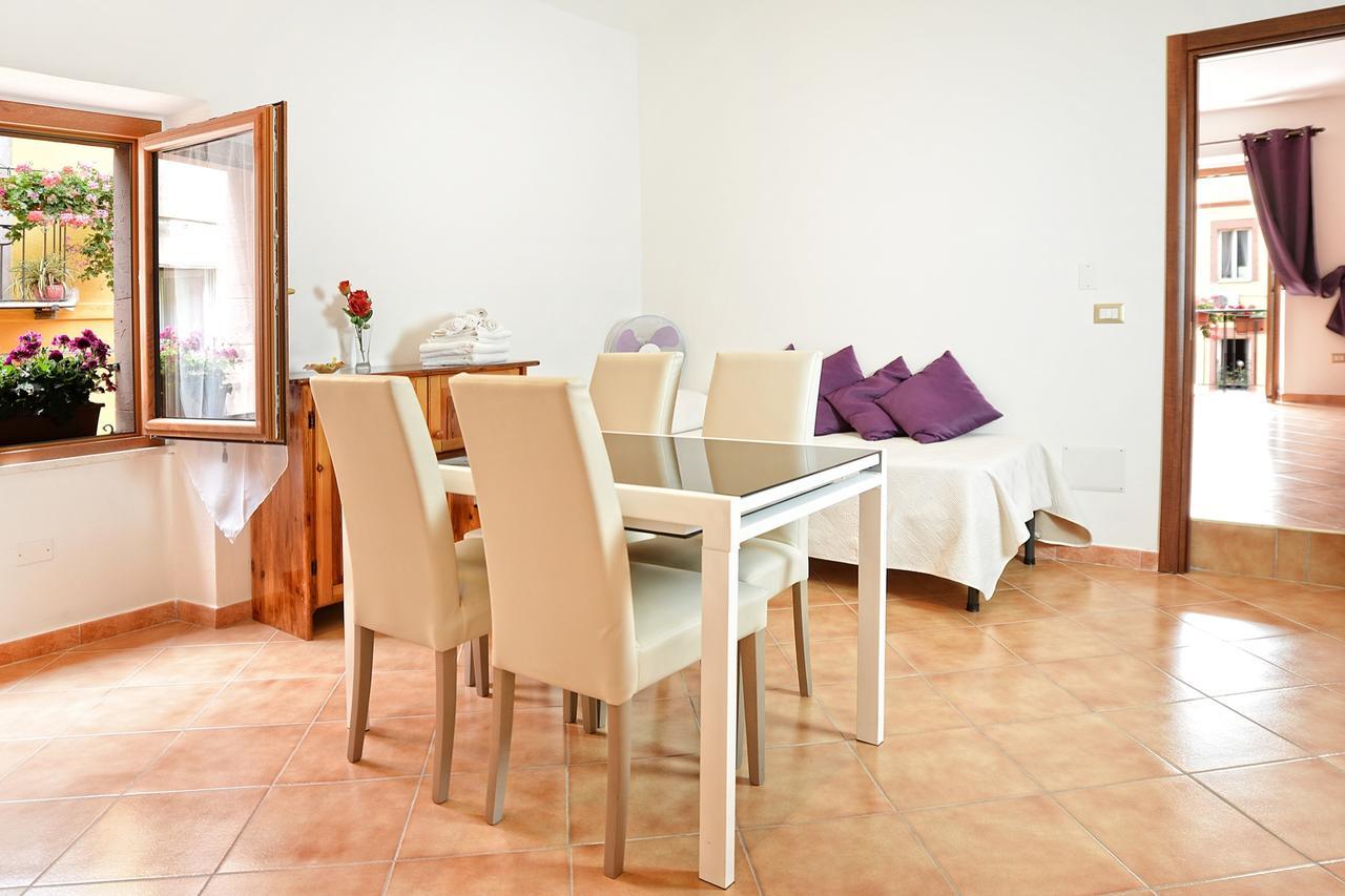 Ada'S Guest House Bosa Bagian luar foto